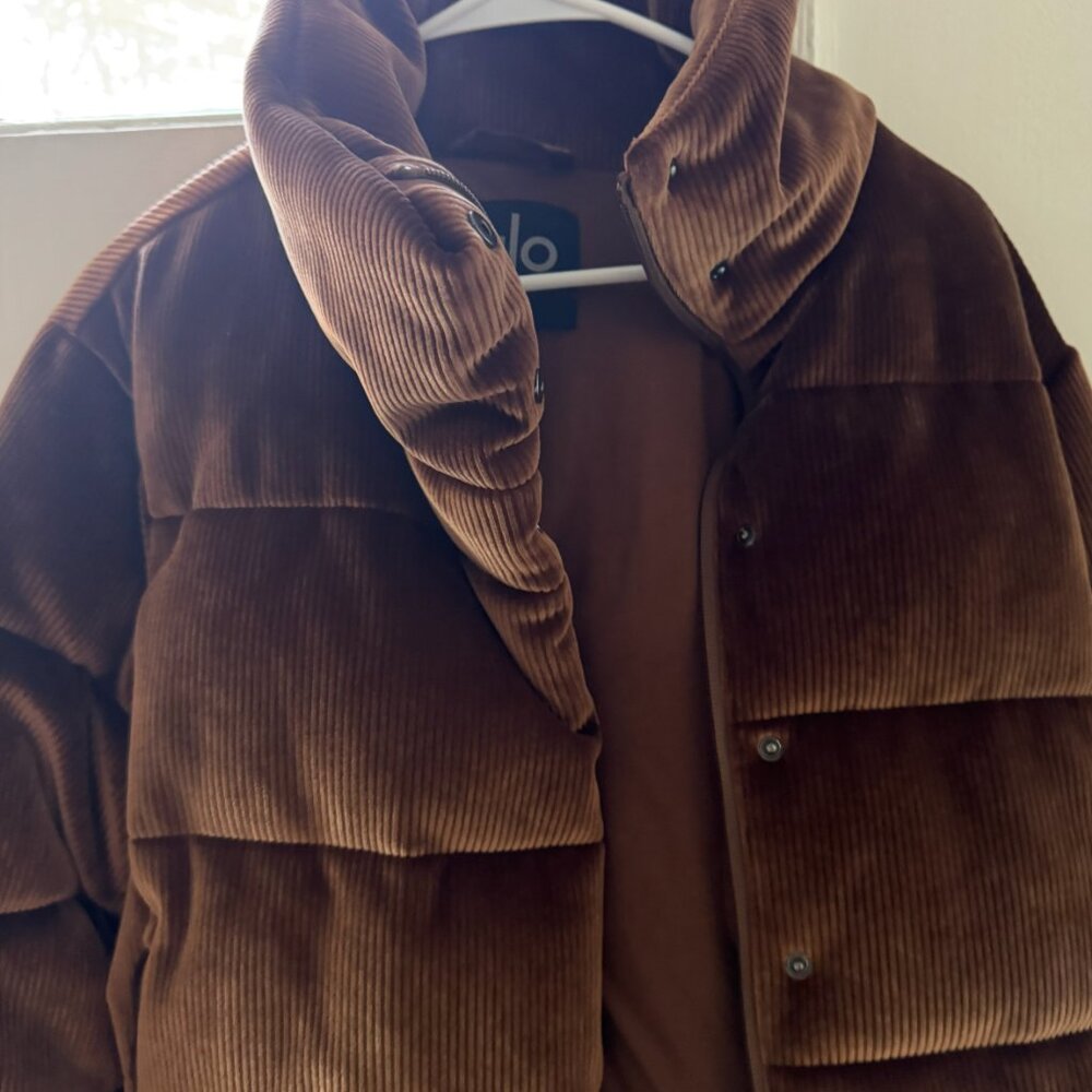 ALO YOGA - Ribbed Velour Gold Rush Puffer - Picture 8 of 8